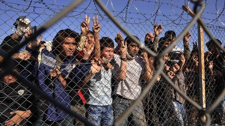 Χάος στη Χίο: Τραυματίστηκε πολίτης μετά από επίθεση μεταναστών στο hotspot στους Χαλκειούς (βίντεο)